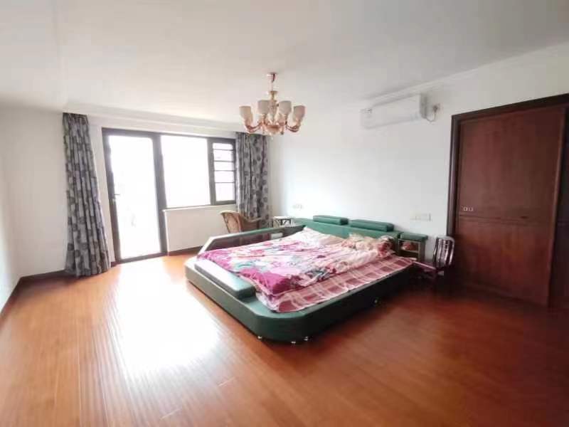 东郊庄园 8室3厅5卫 854.26m&sup2;
