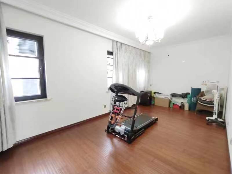 东郊庄园 8室3厅5卫 854.26m&sup2;