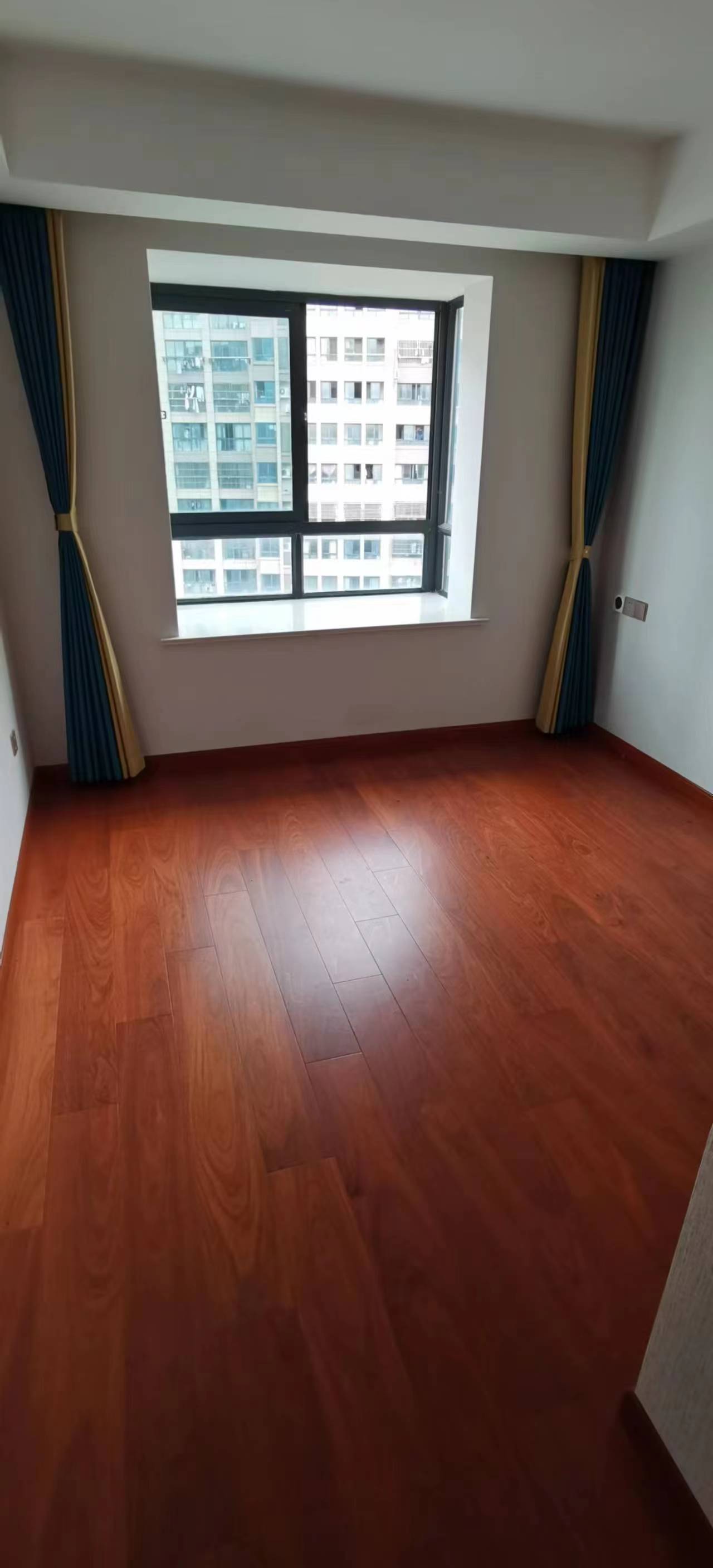 朝阳花苑 3室1厅1卫 117m&sup2;