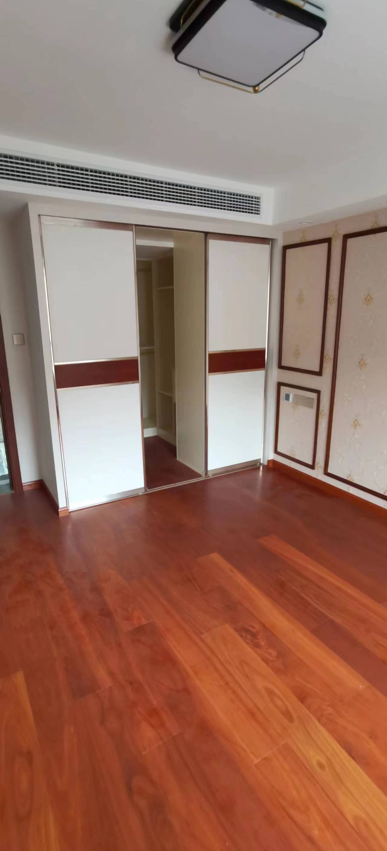 朝阳花苑 3室1厅1卫 117m&sup2;