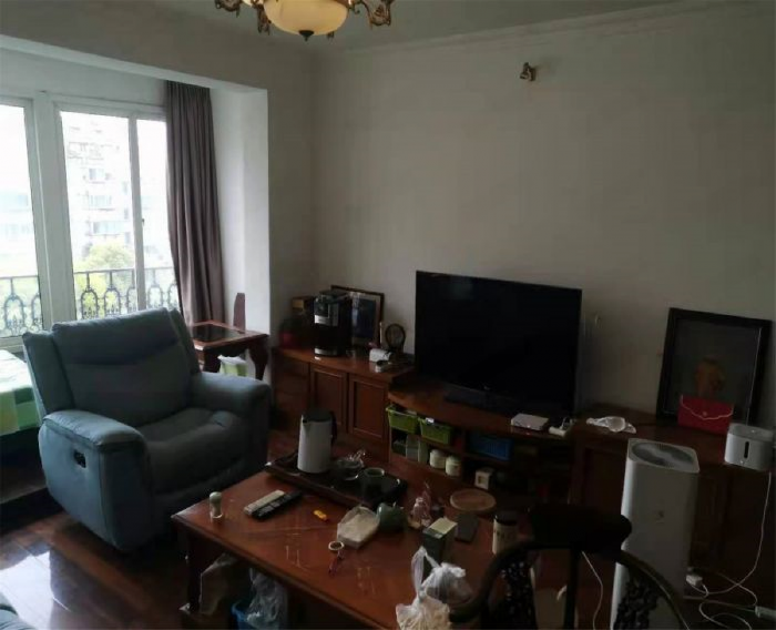 新海通花园 3室2厅2卫 196m&sup2;