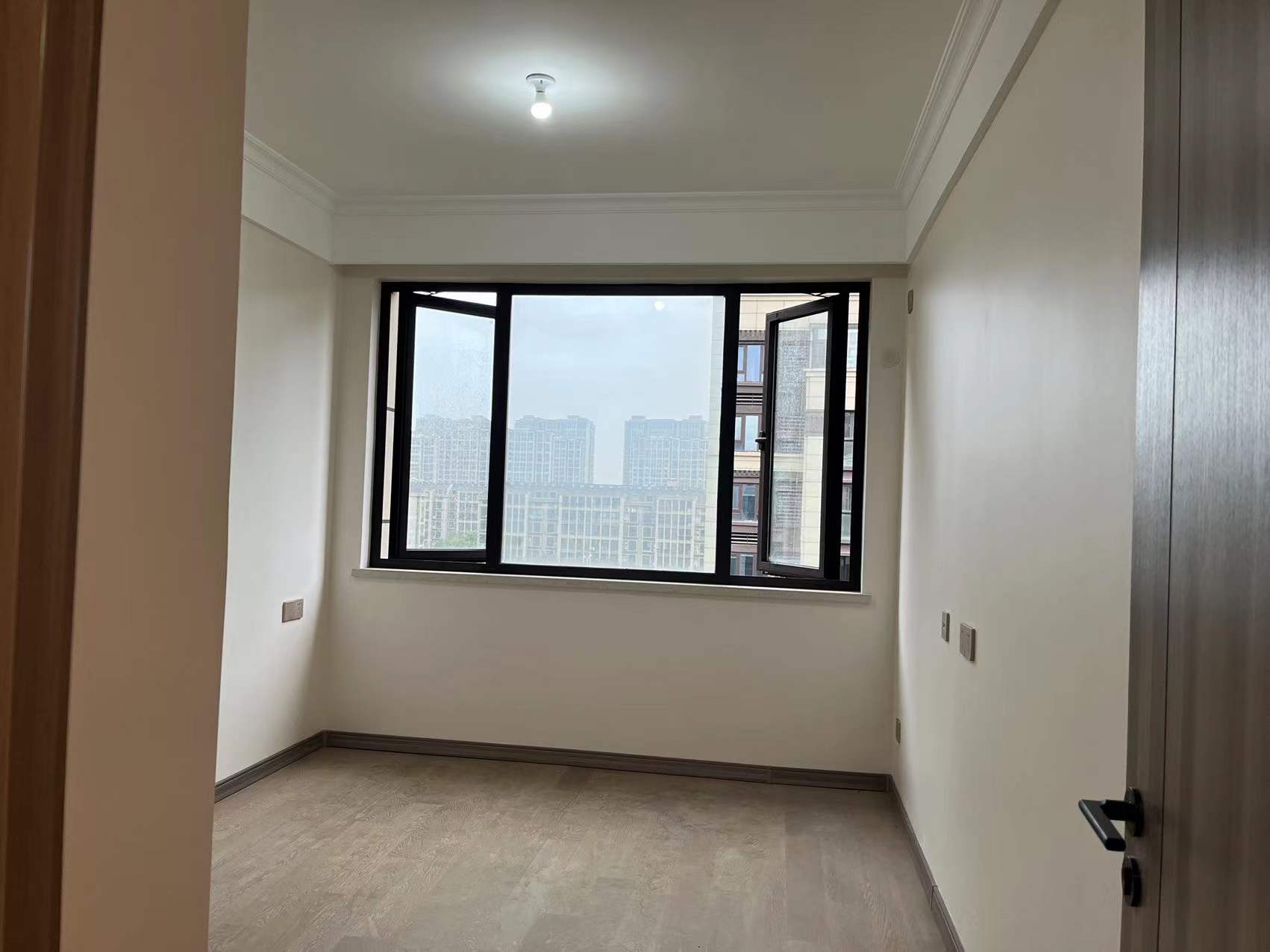 中创大都会 4室2厅2卫 122.00m&sup2;