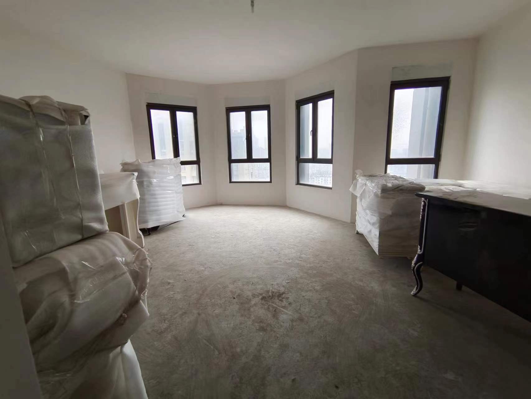 万濠华府 4室2厅4卫 291m&sup2;