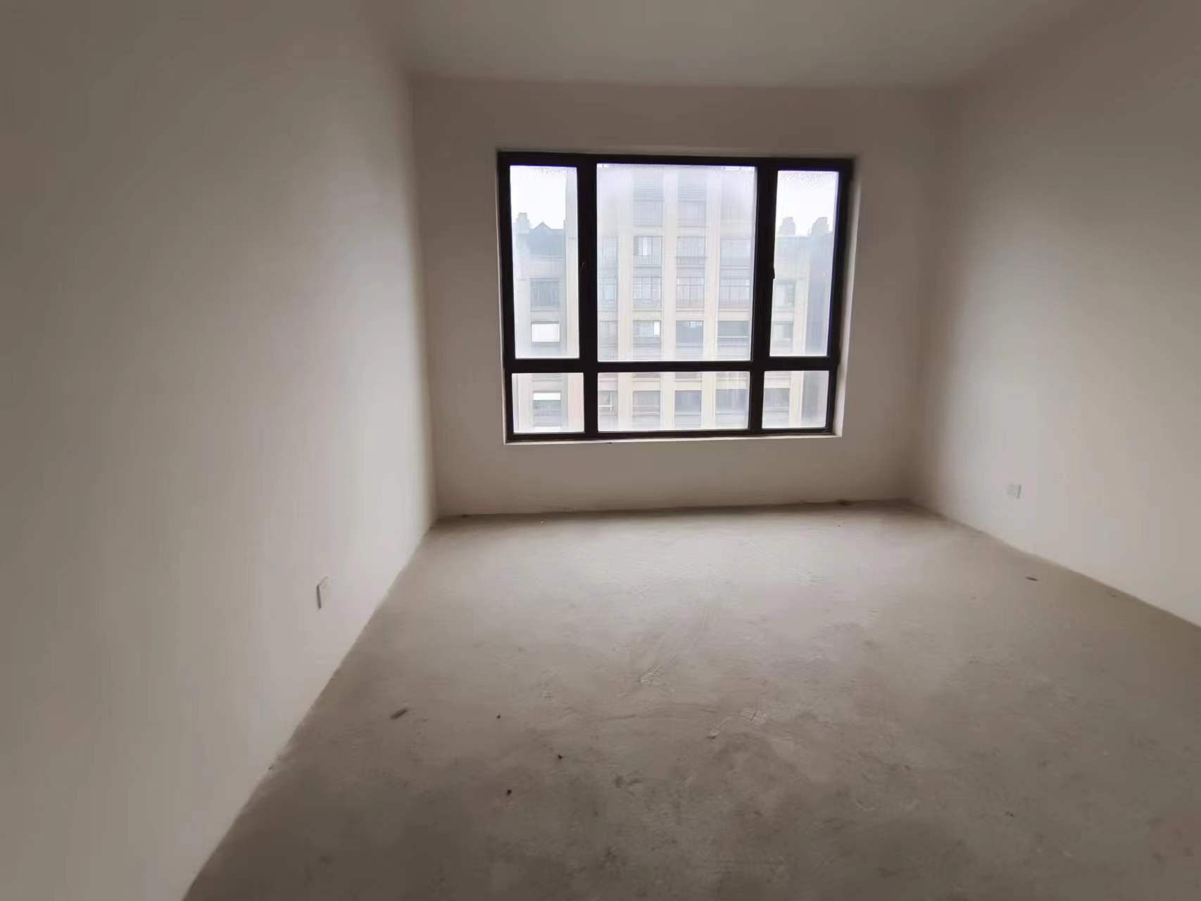 万濠华府 4室2厅4卫 291m&sup2;