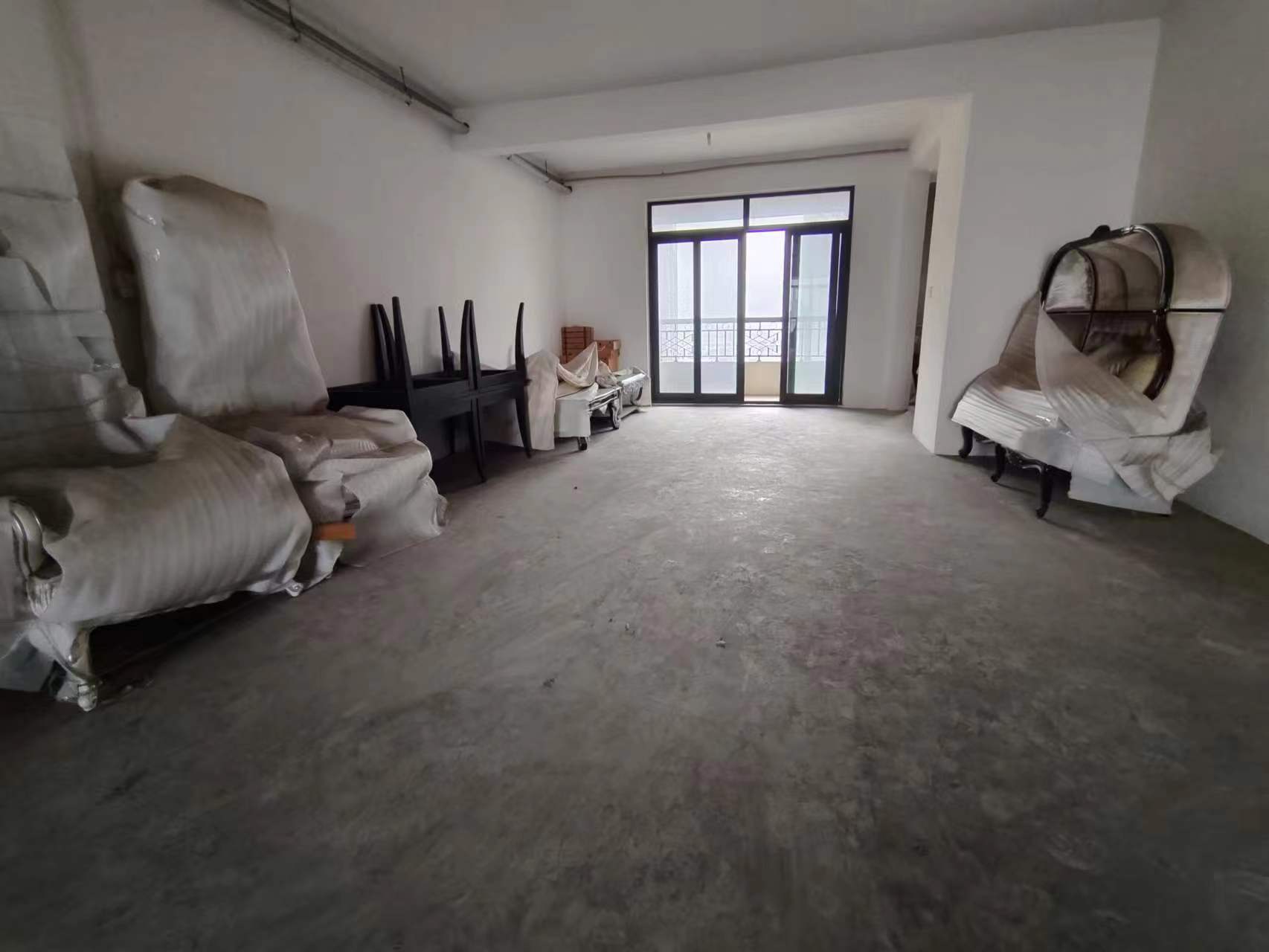 万濠华府 4室2厅4卫 291m&sup2;