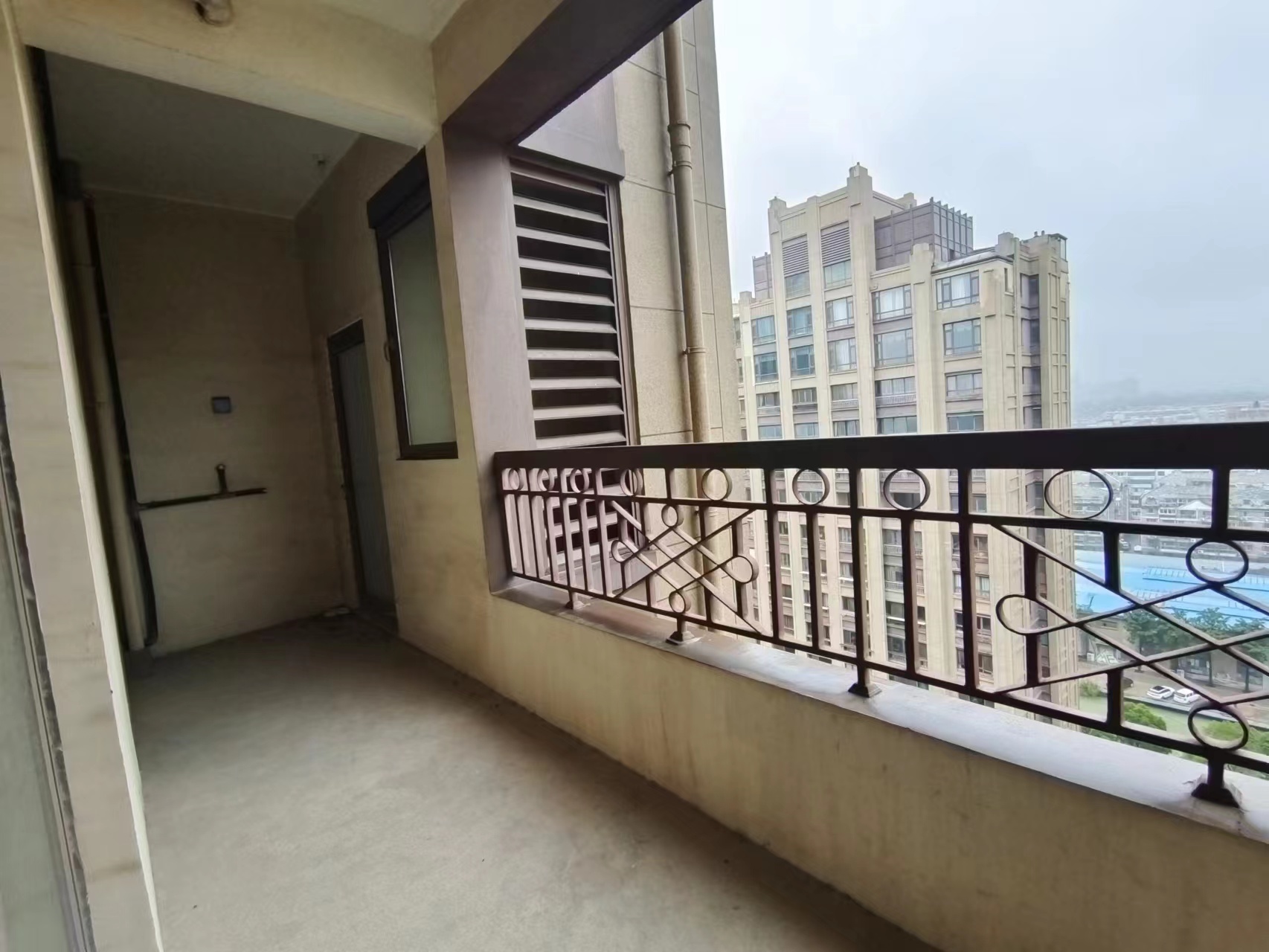 万濠华府 4室2厅4卫 291m&sup2;