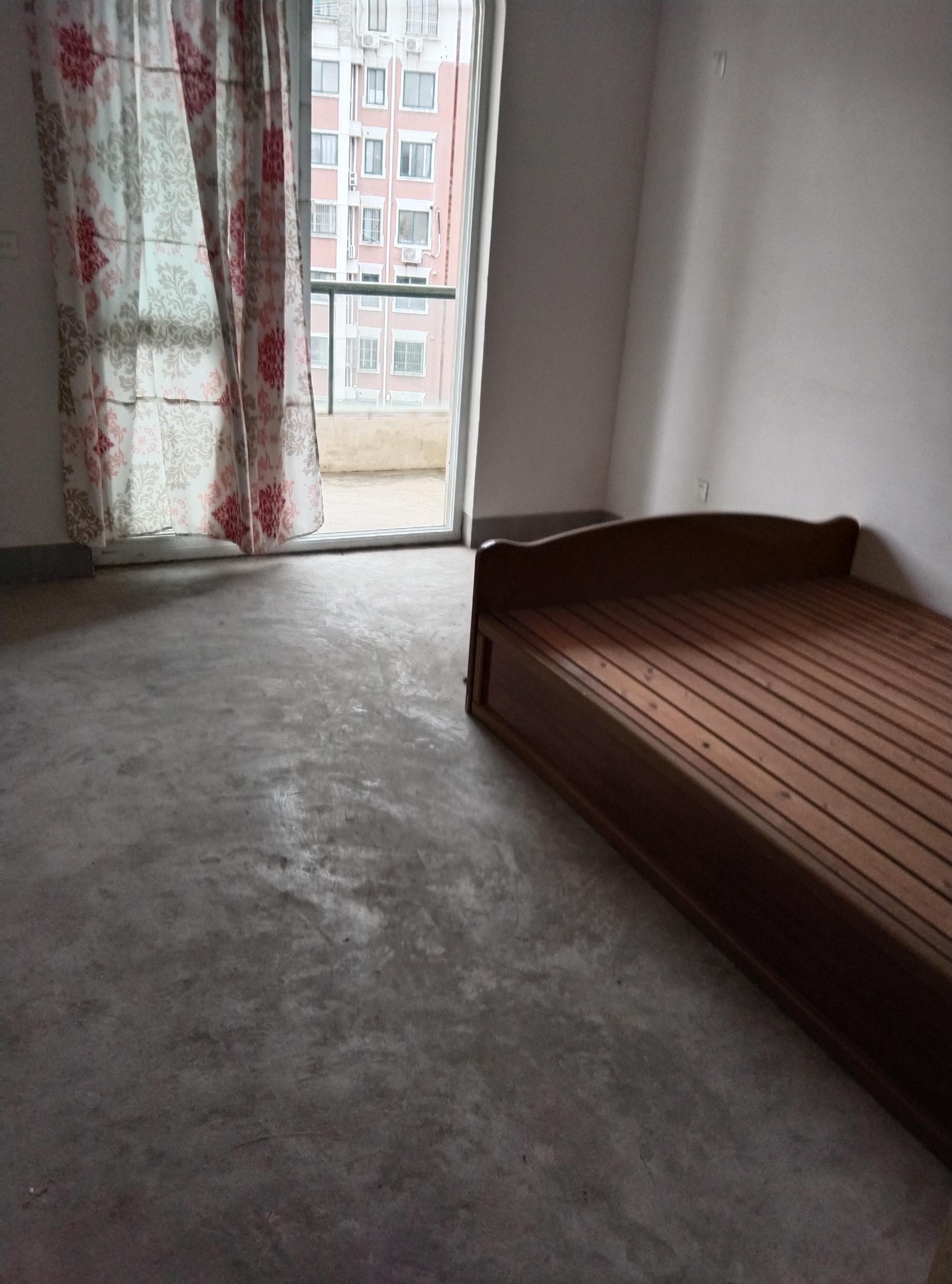 春天花园 3室2厅1卫 130m&sup2;