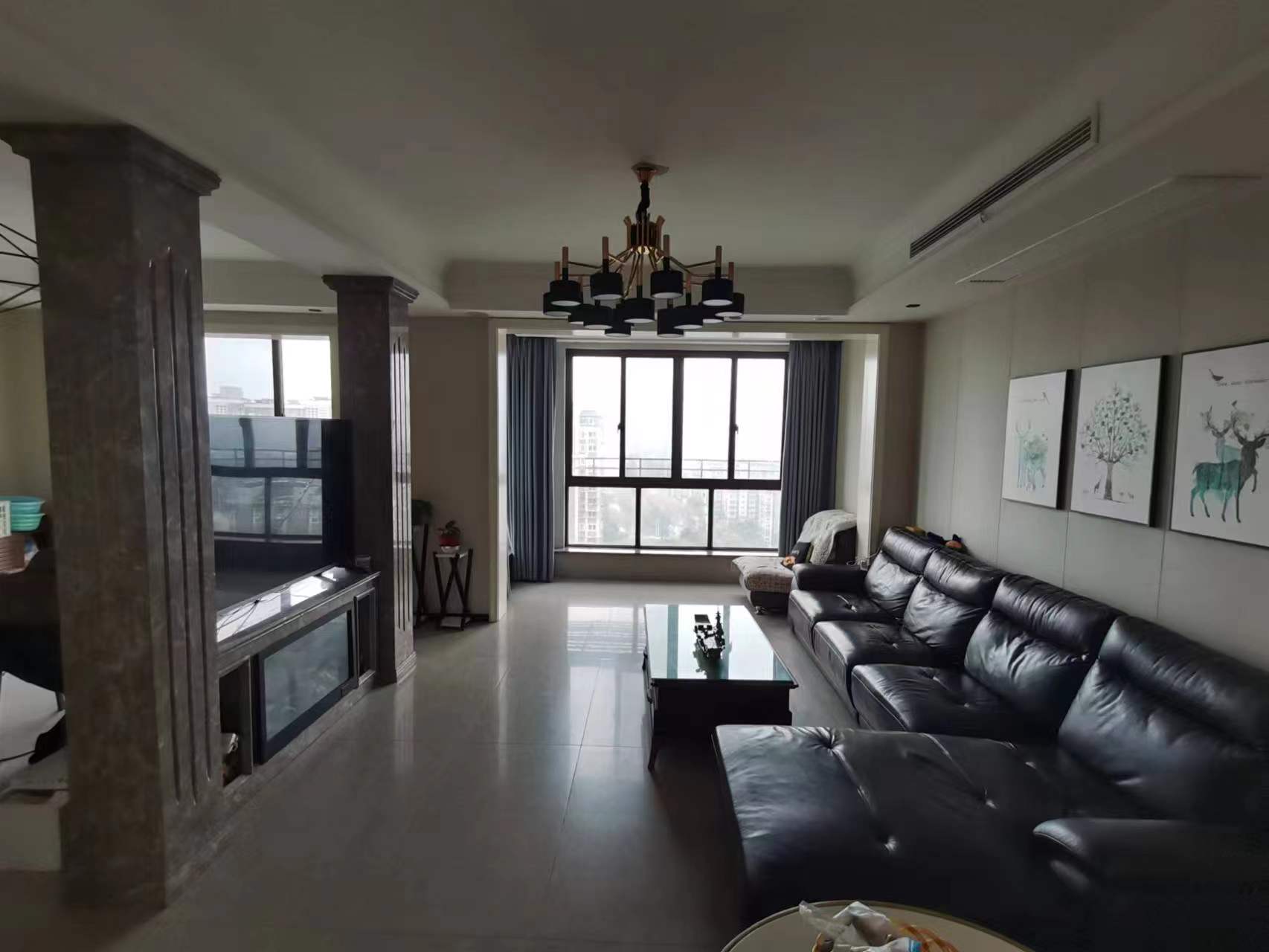 幸福人家 5室3厅2卫 211.15m²