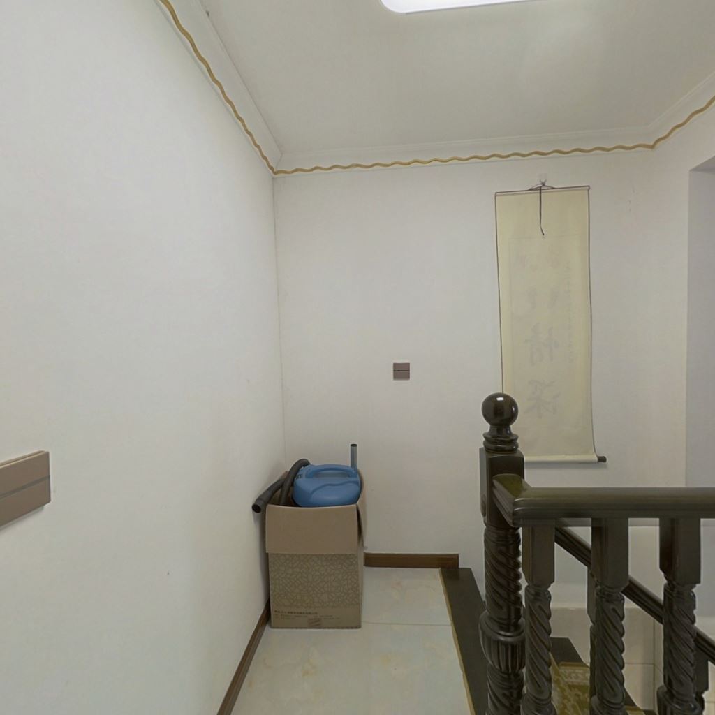 纽约时代 3室2厅2卫 60.00m&sup2;
