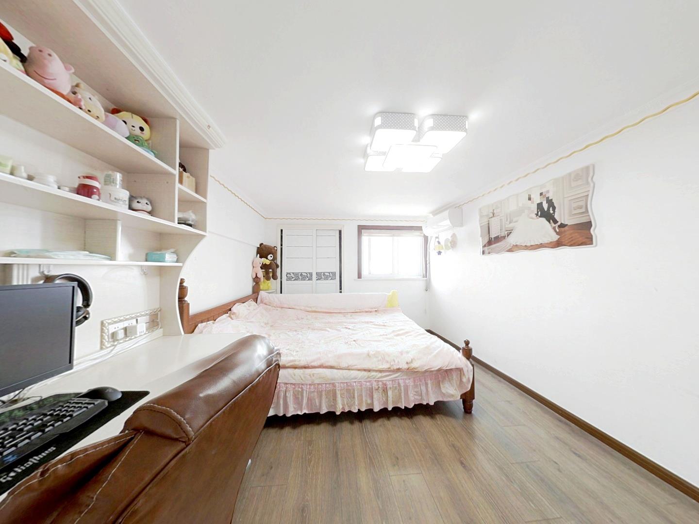 纽约时代 3室2厅2卫 60.00m&sup2;