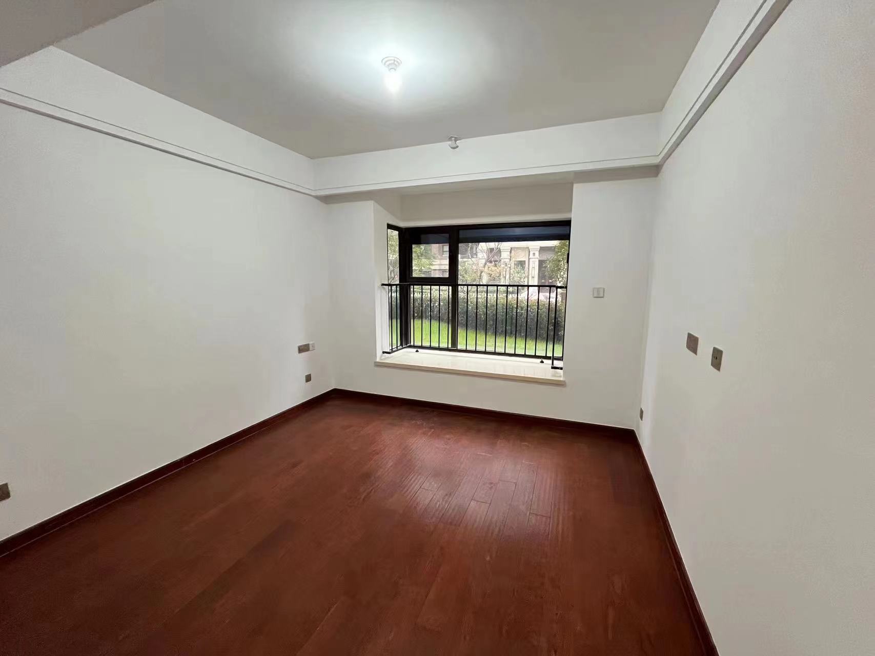 林肯公园 4室2厅2卫 123m&sup2;