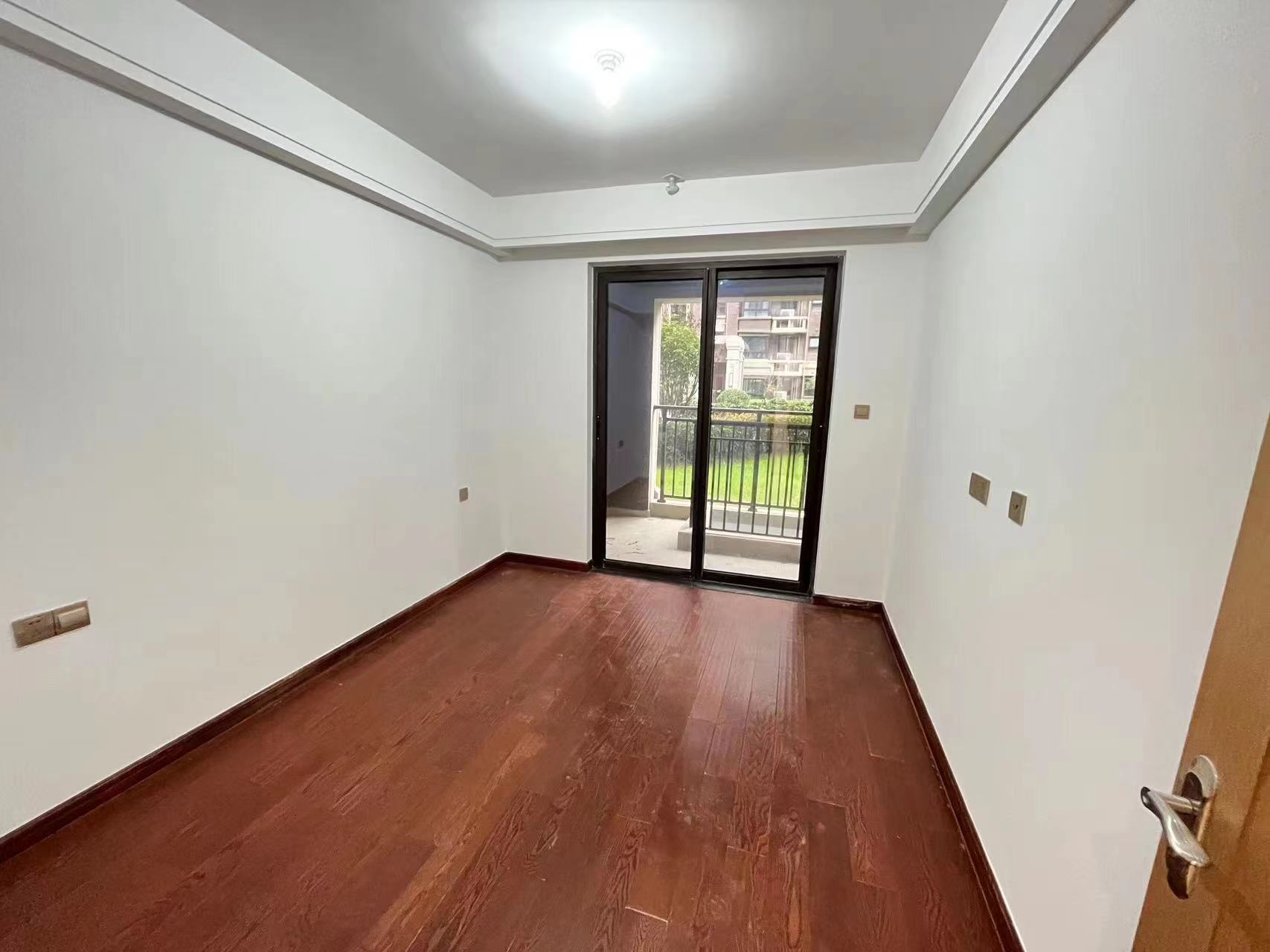 林肯公园 4室2厅2卫 123m&sup2;