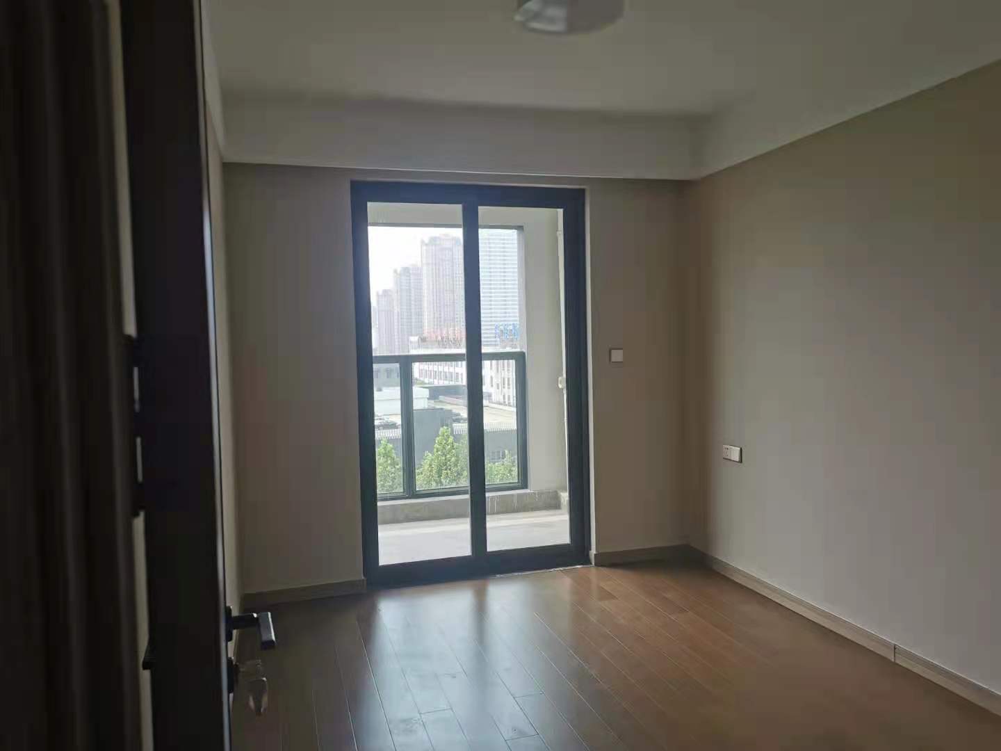 中海翠湖溪岸 4室2厅2卫 141m&sup2;