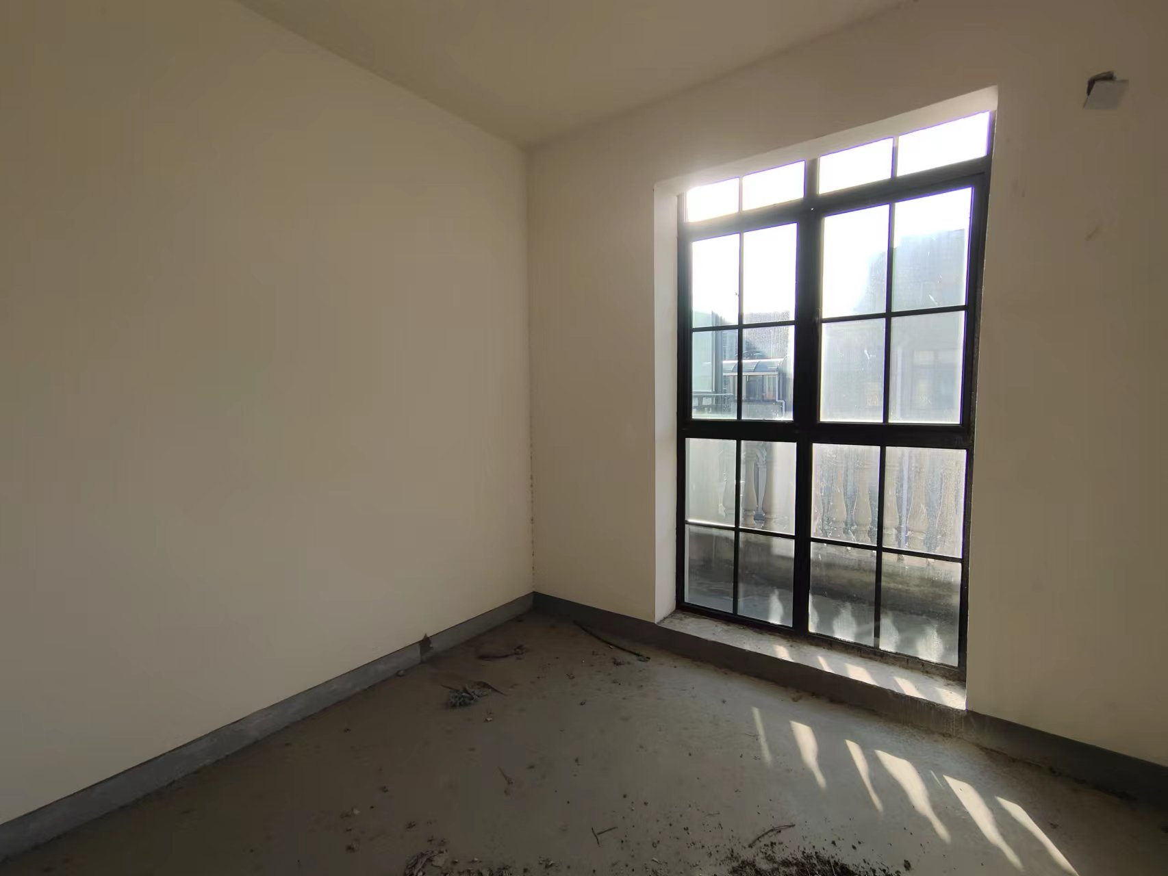 罗福宫 5室3厅3卫 270.00m&sup2;