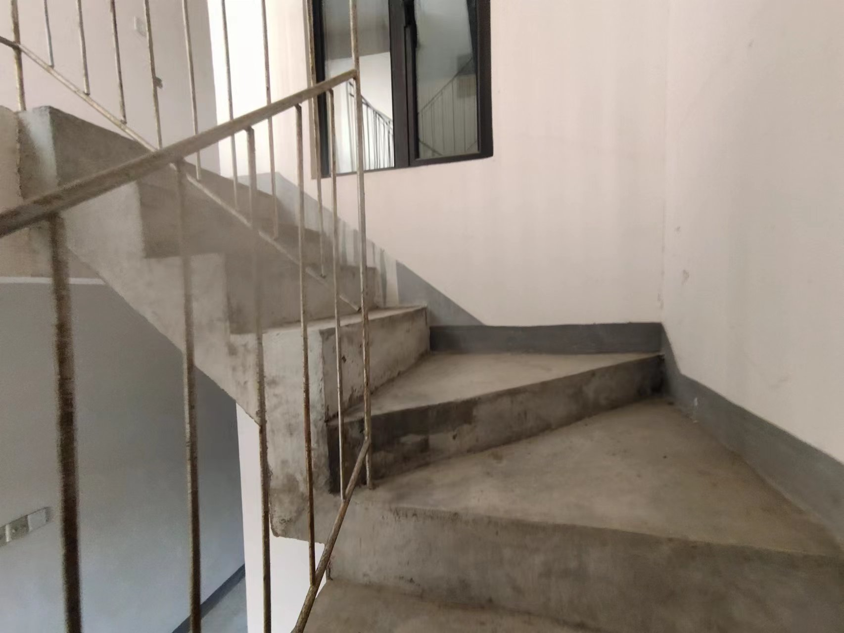 罗福宫 5室3厅3卫 270.00m&sup2;