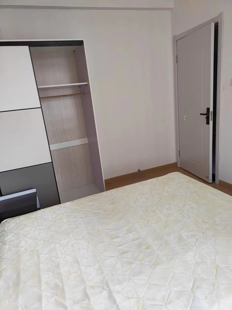 中南世纪花城一期 1室1厅1卫 30m&sup2;
