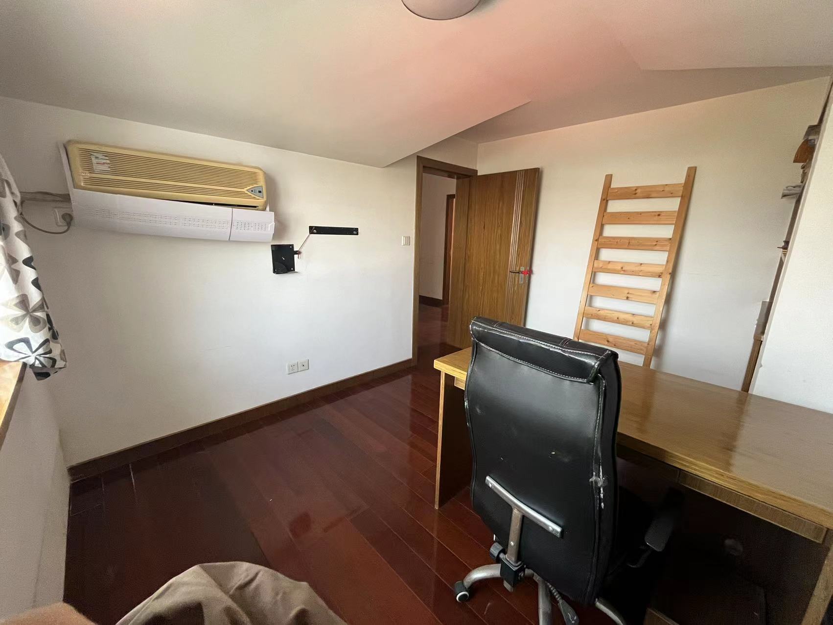 锦绣花园 4室2厅2卫 90m&sup2;