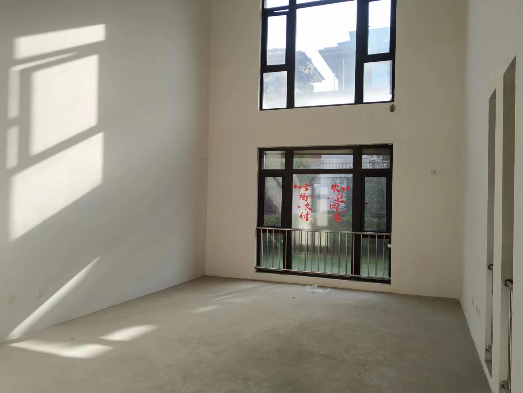 星湖郡 5室2厅3卫 244.92m&sup2;