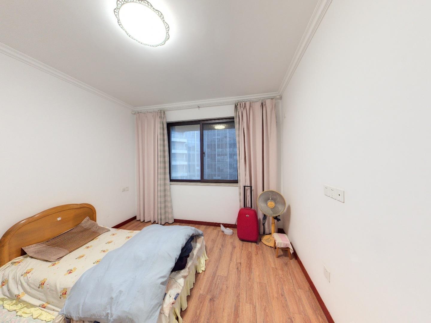 紫东南苑北区 3室2厅1卫 138.78m&sup2;