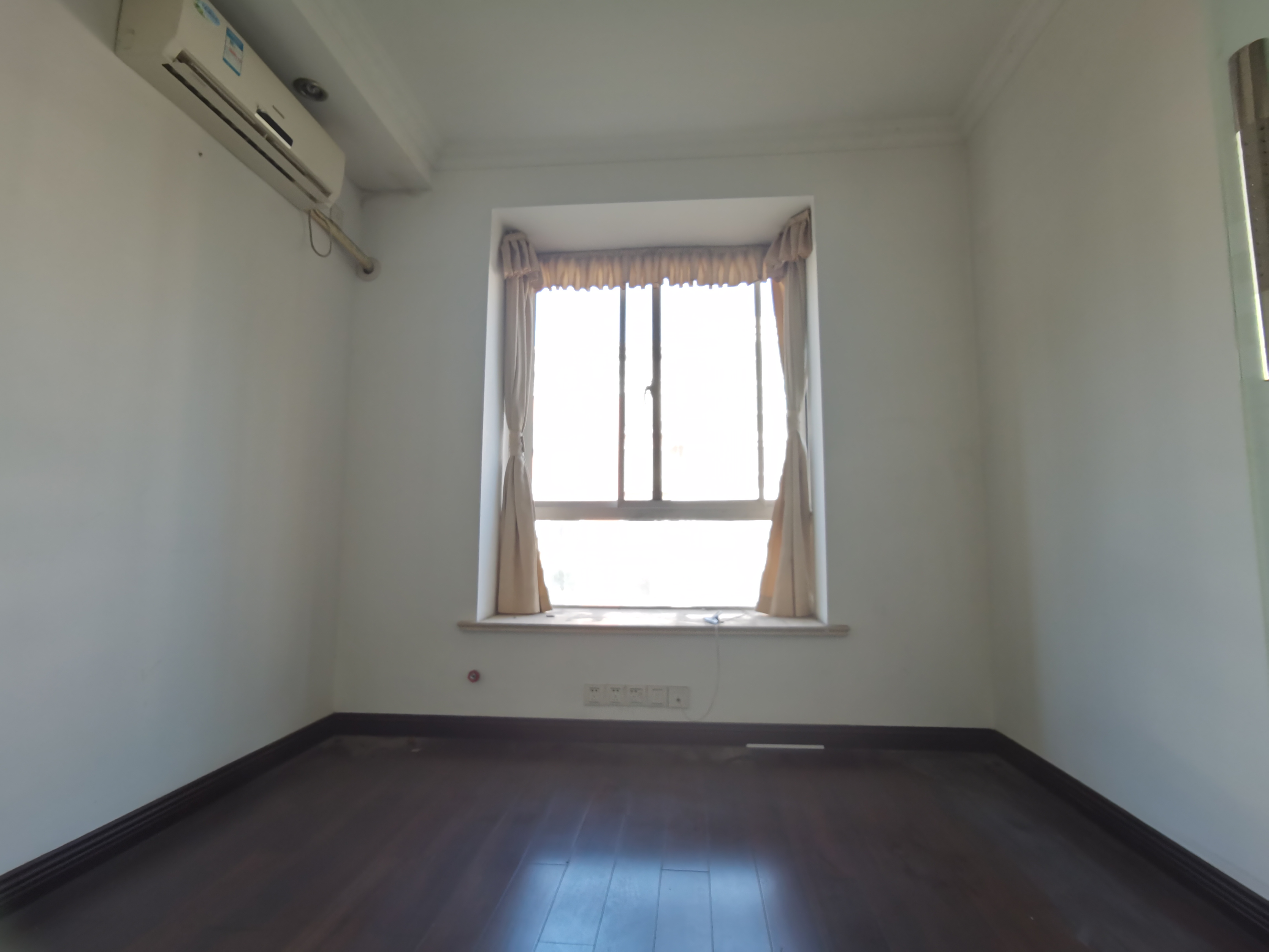 天安花园 4室2厅2卫 163m&sup2;