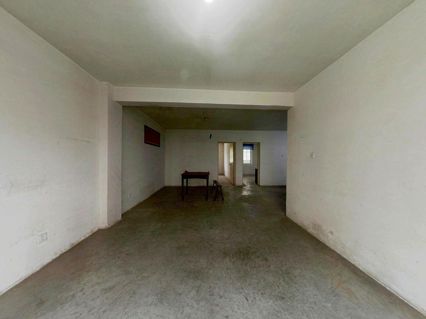 新华佳园 3室2厅2卫 135m&sup2;