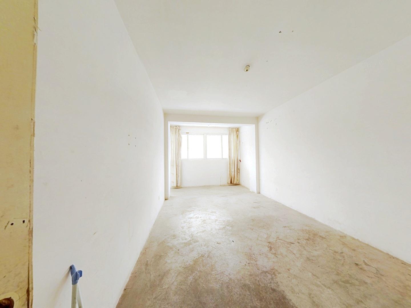 新华佳园 3室2厅2卫 135m&sup2;