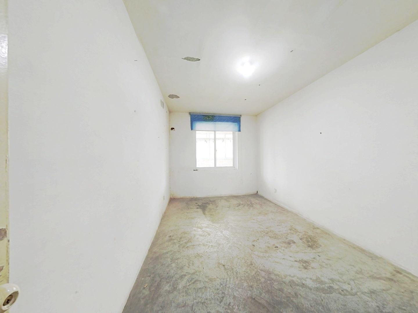 新华佳园 3室2厅2卫 135m&sup2;