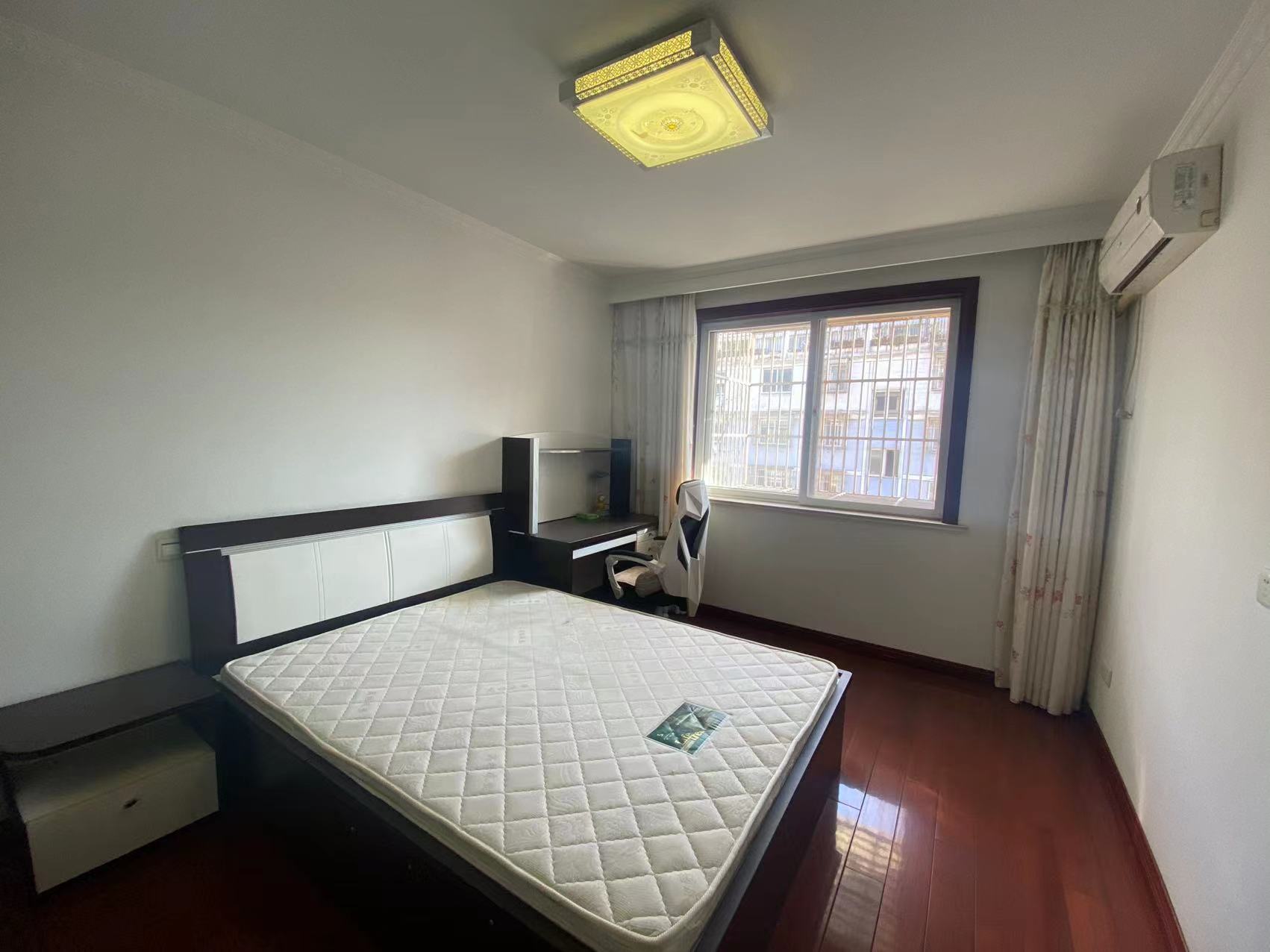 跃龙小苑 3室2厅1卫 138.00m&sup2;