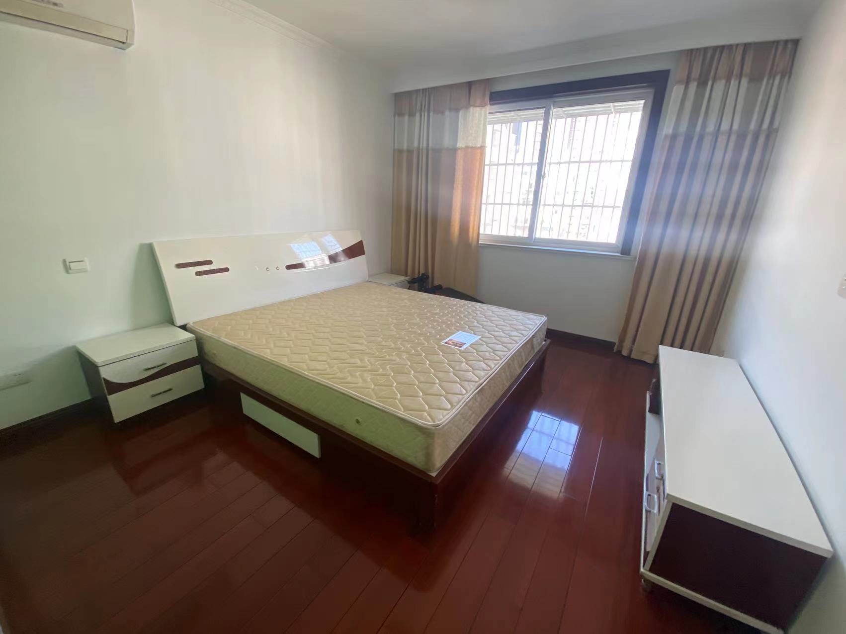 跃龙小苑 3室2厅1卫 138.00m&sup2;