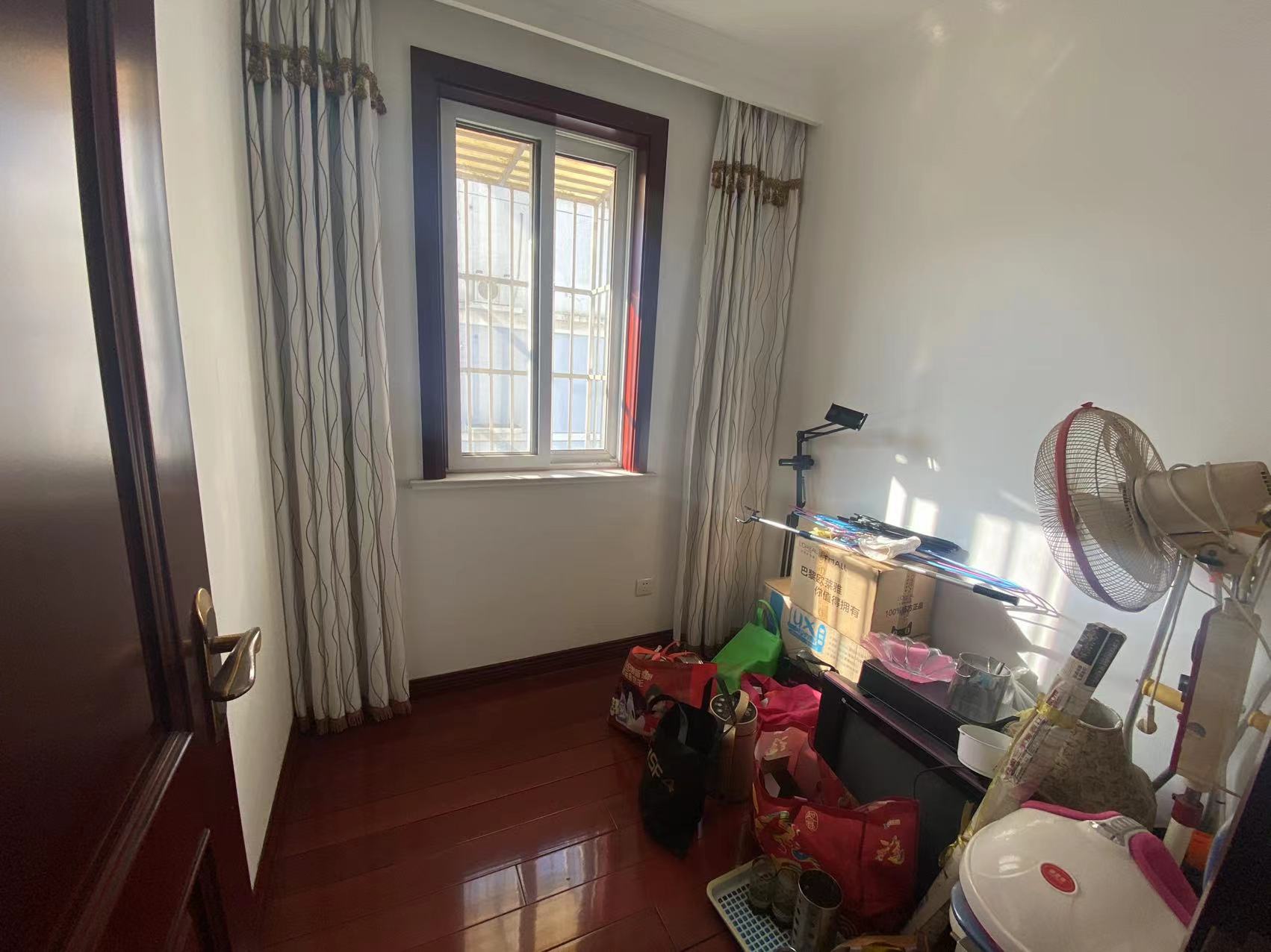 跃龙小苑 3室2厅1卫 138.00m&sup2;