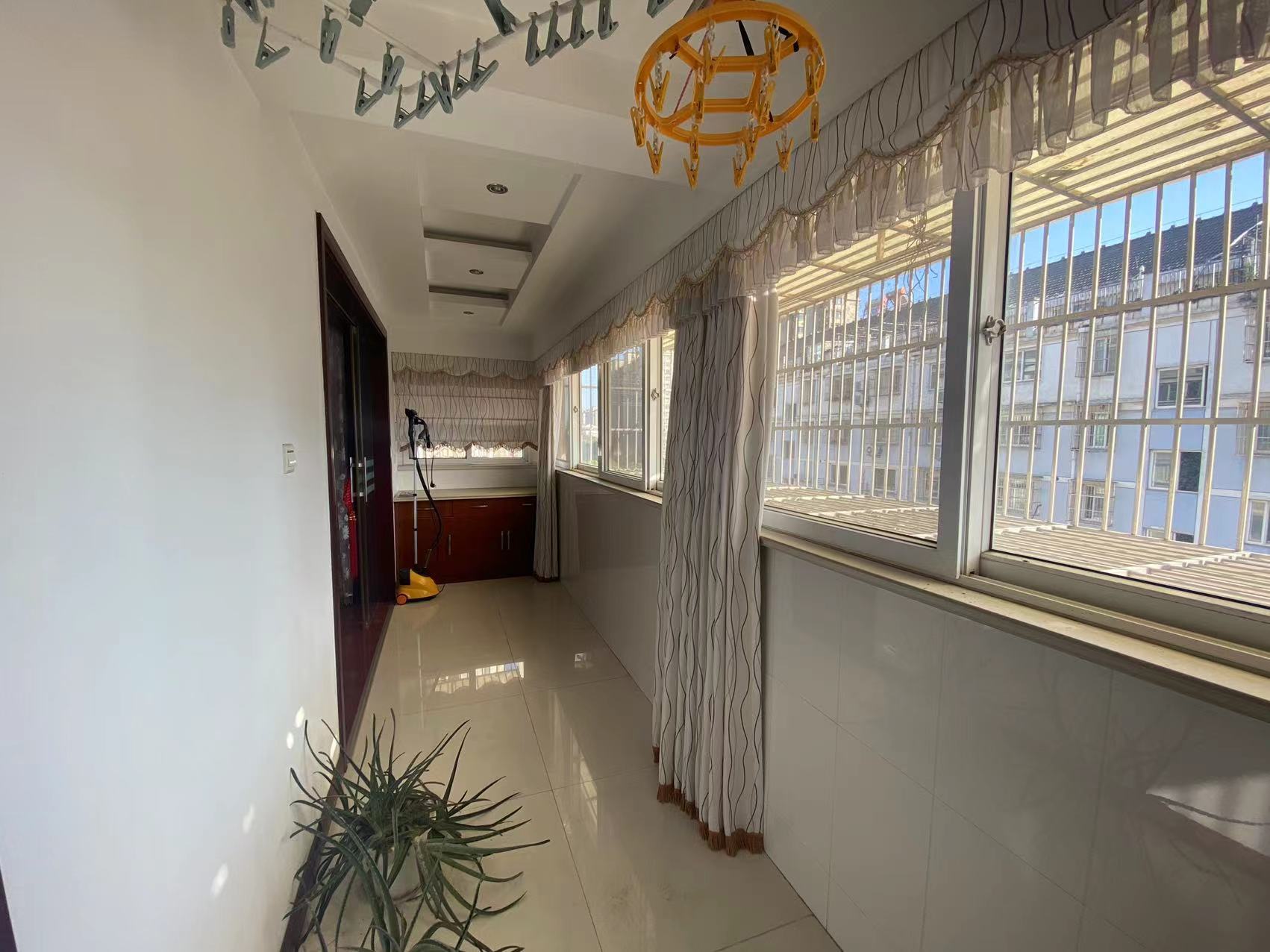 跃龙小苑 3室2厅1卫 138.00m&sup2;