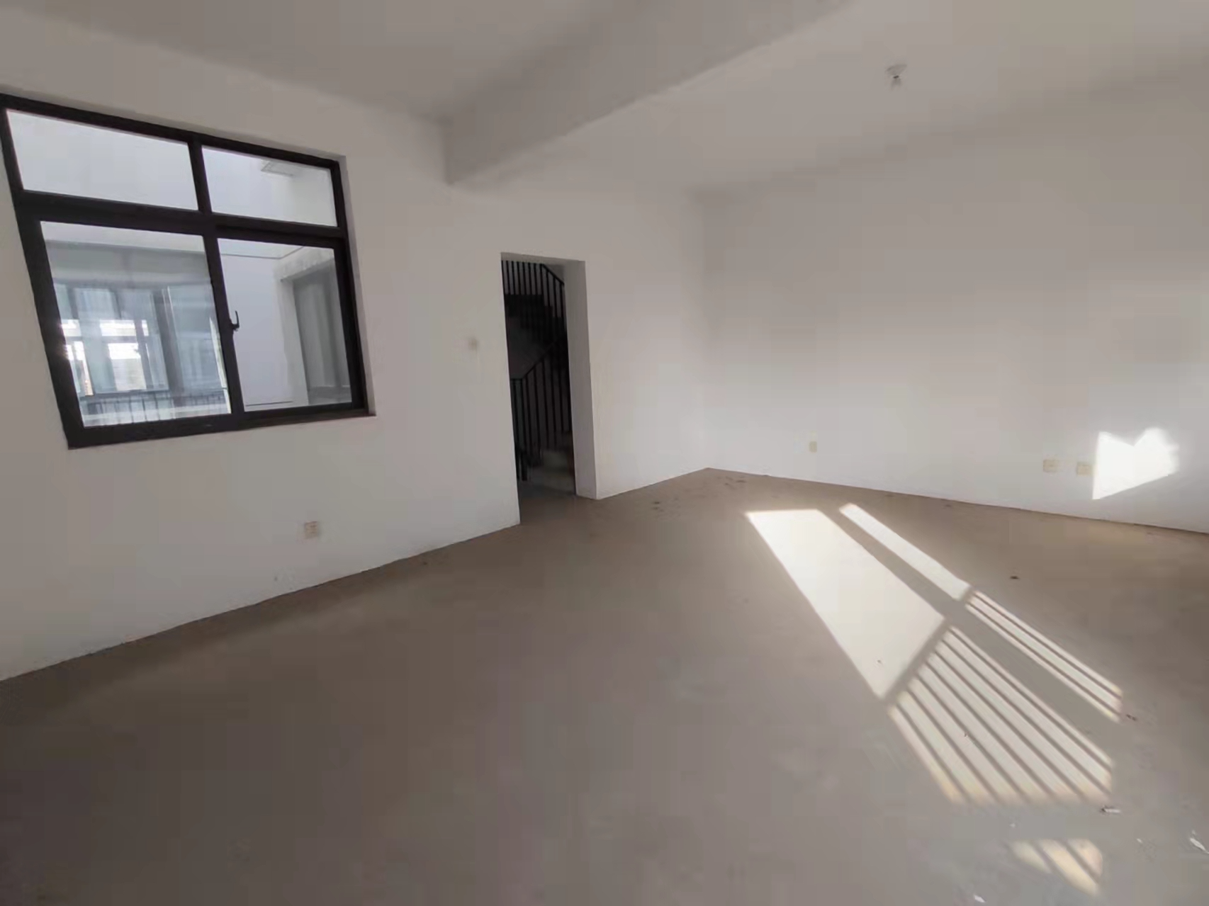 英伦上院 5室4厅2卫 295m&sup2;