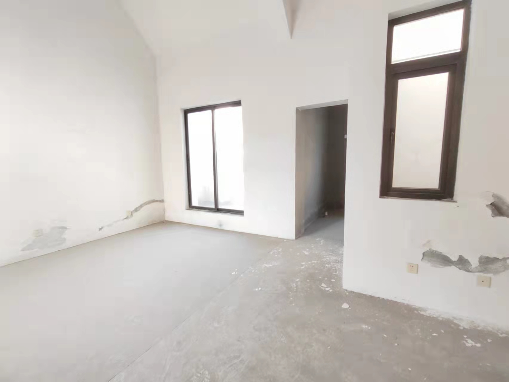 英伦上院 5室4厅2卫 295m²