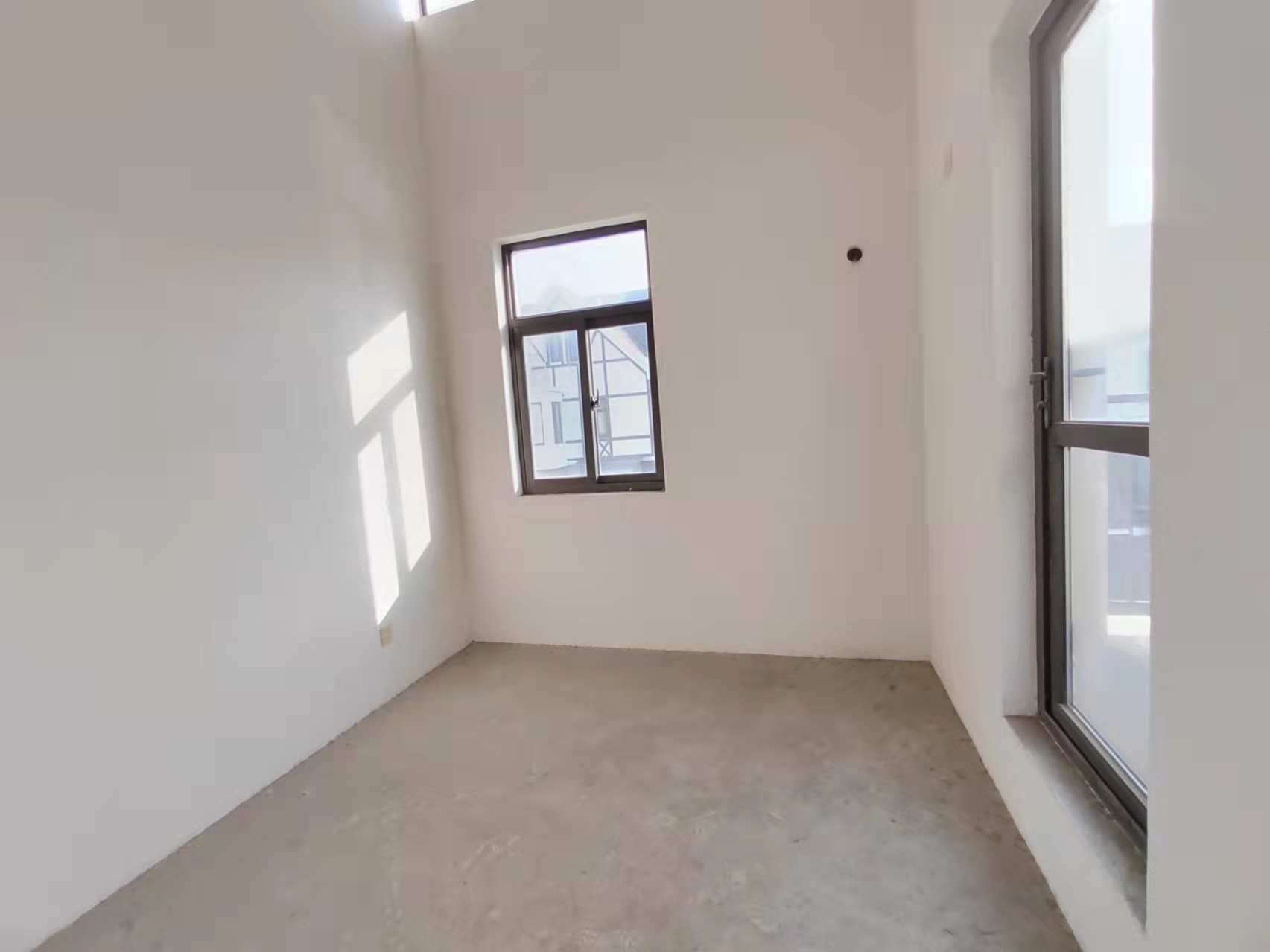 英伦上院 5室4厅2卫 295m&sup2;