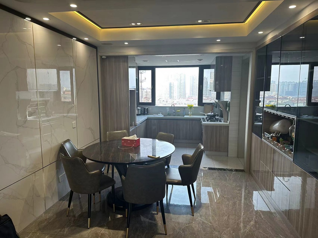 万濠华府 3室2厅2卫 168m²