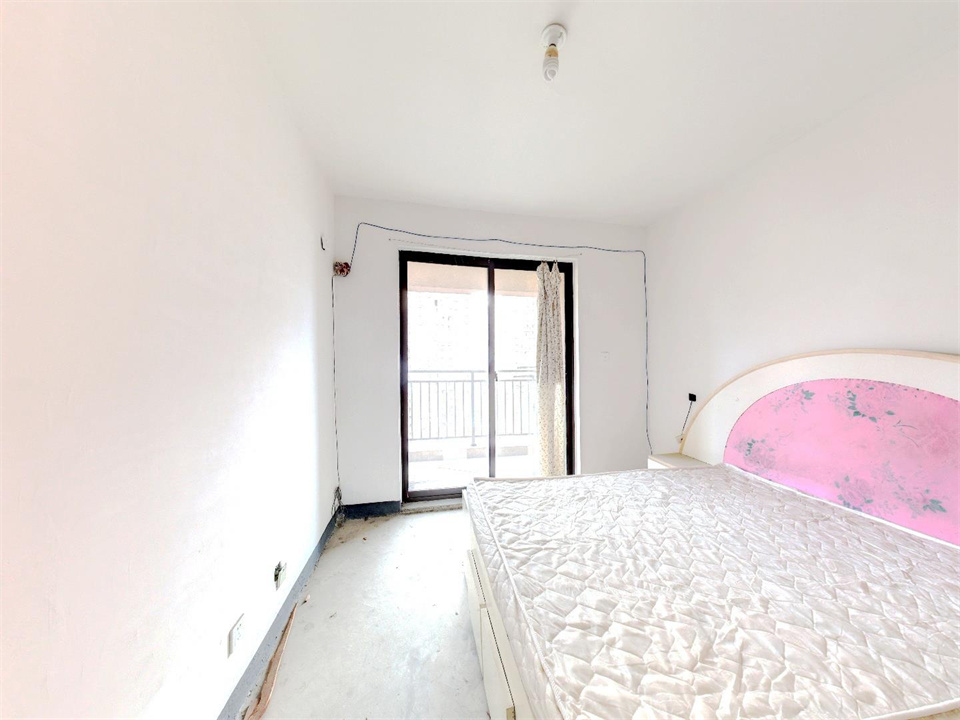 华强城 3室2厅1卫 113m&sup2;