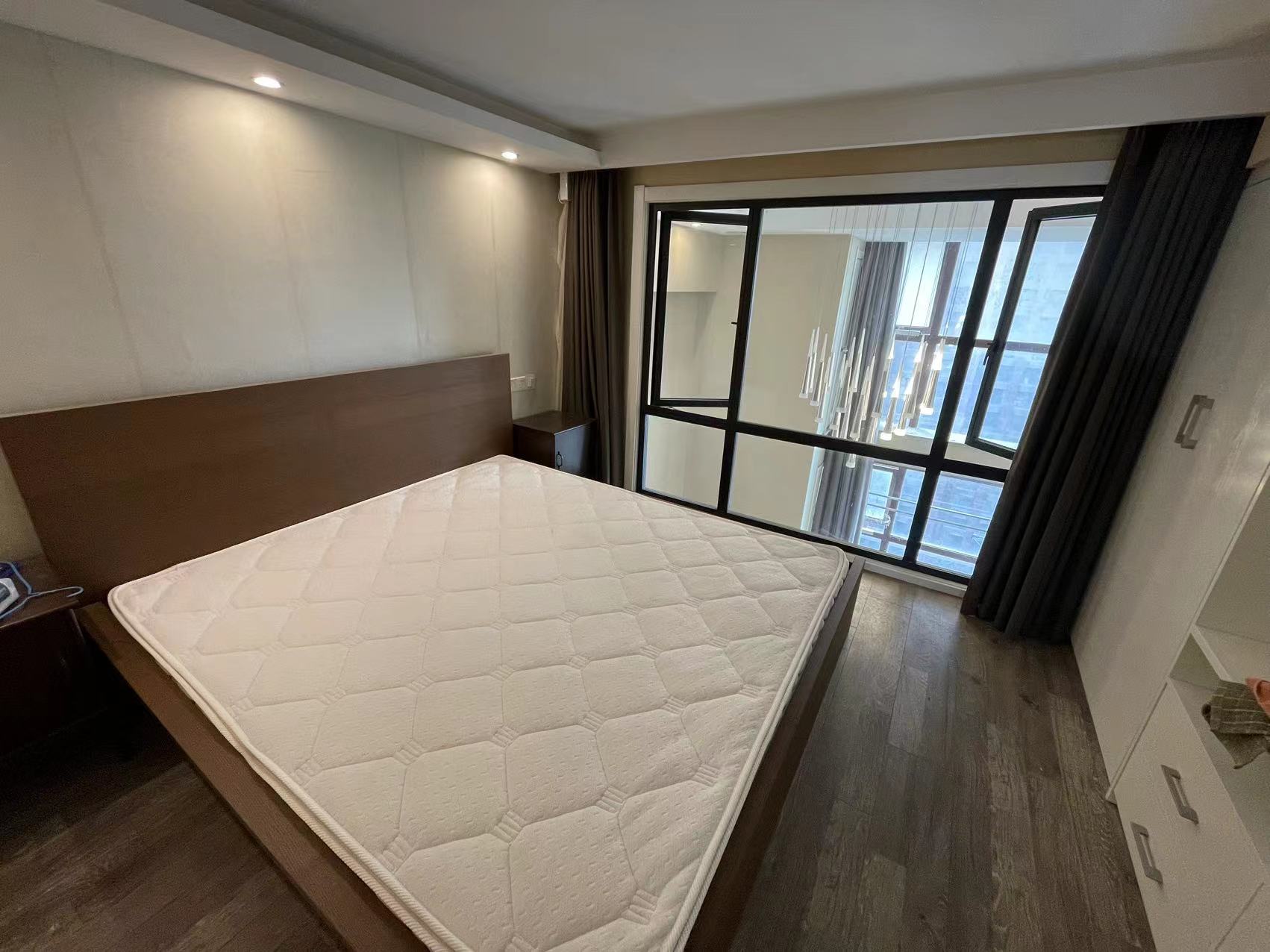 恒隆国际 2室1厅1卫 69m&sup2;