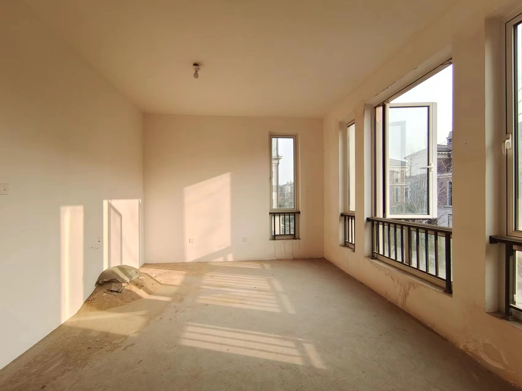 顺发御园 5室3厅3卫 312m&sup2;