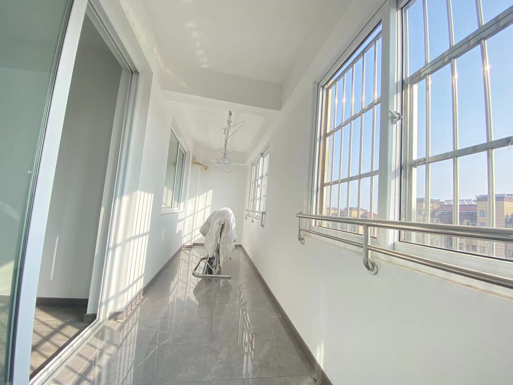 景明花苑 5室2厅2卫 164m²