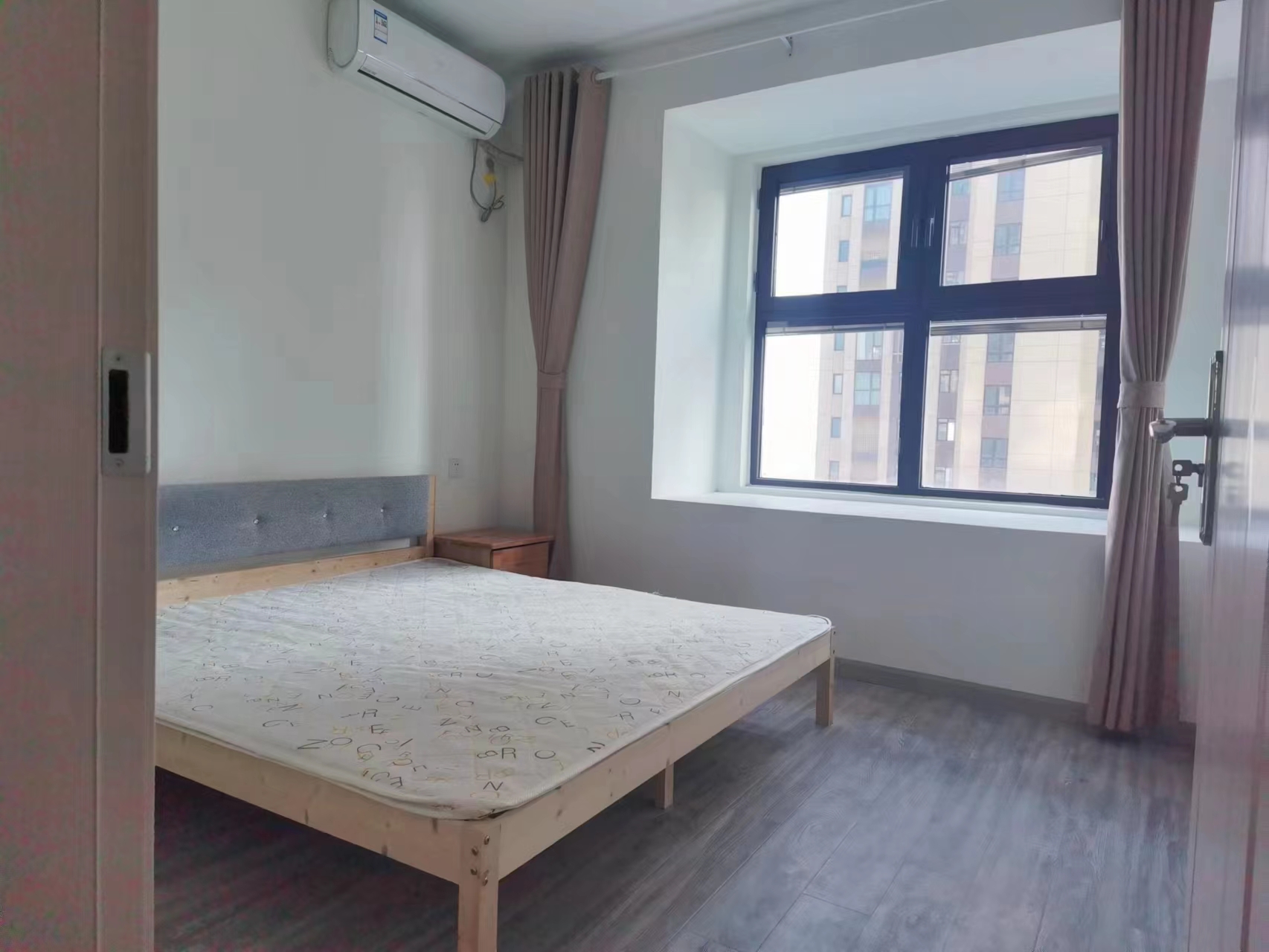 绿地新里城 3室2厅1卫 99m&sup2;