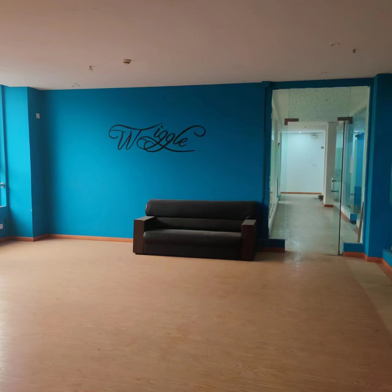 名都广场 3室1厅1卫 350m&sup2;