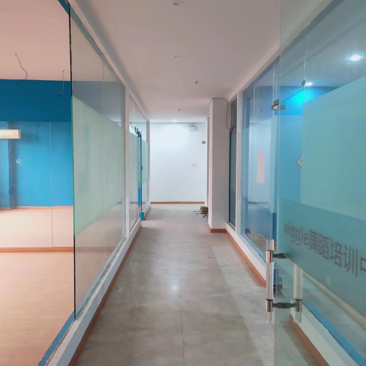 名都广场 3室1厅1卫 350m&sup2;
