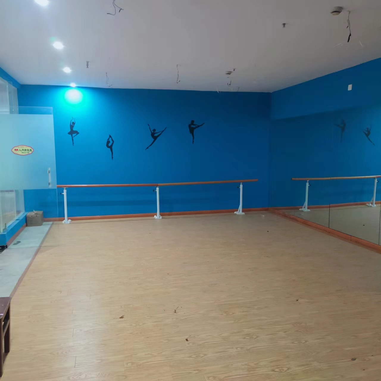 名都广场 3室1厅1卫 350m&sup2;