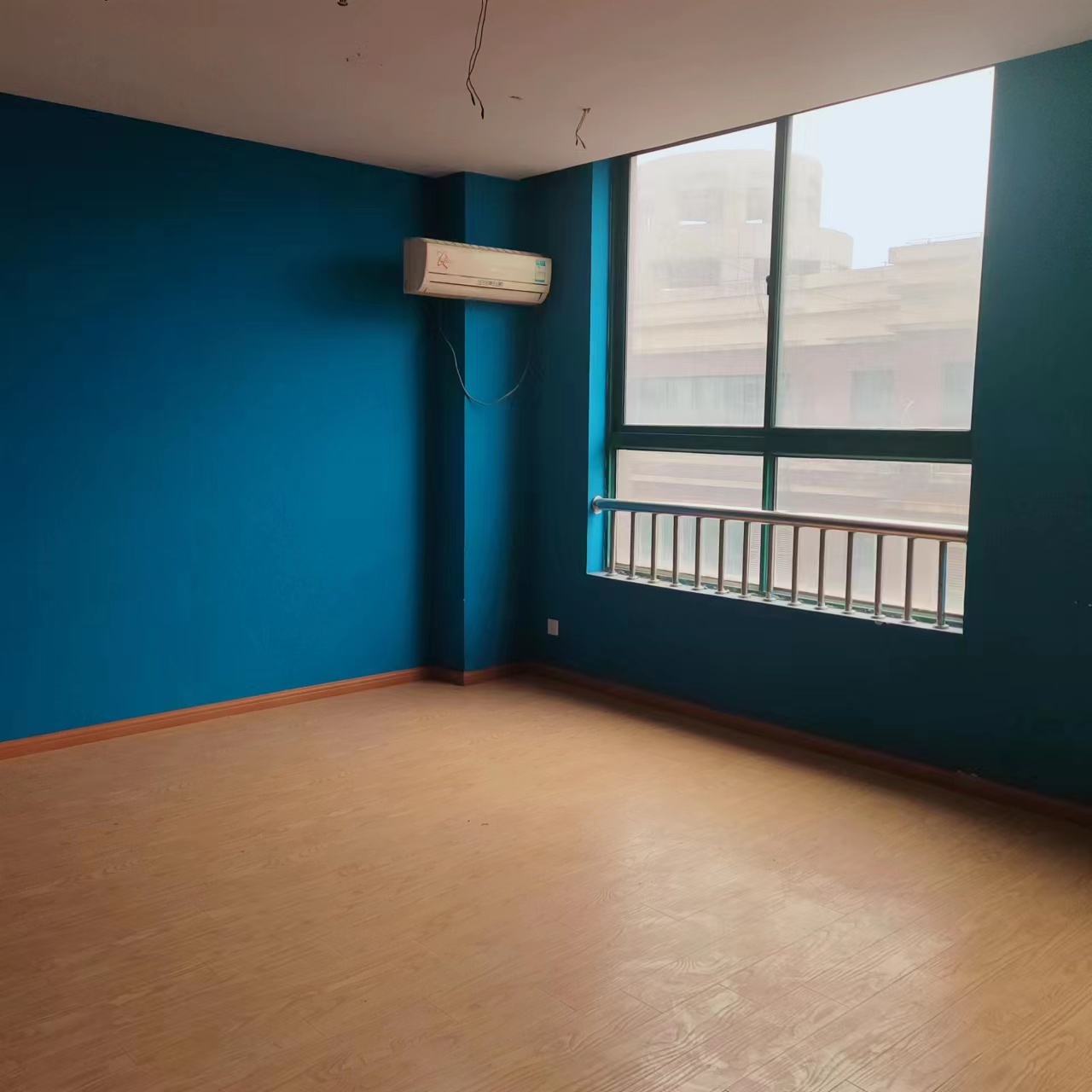 名都广场 3室1厅1卫 350m&sup2;