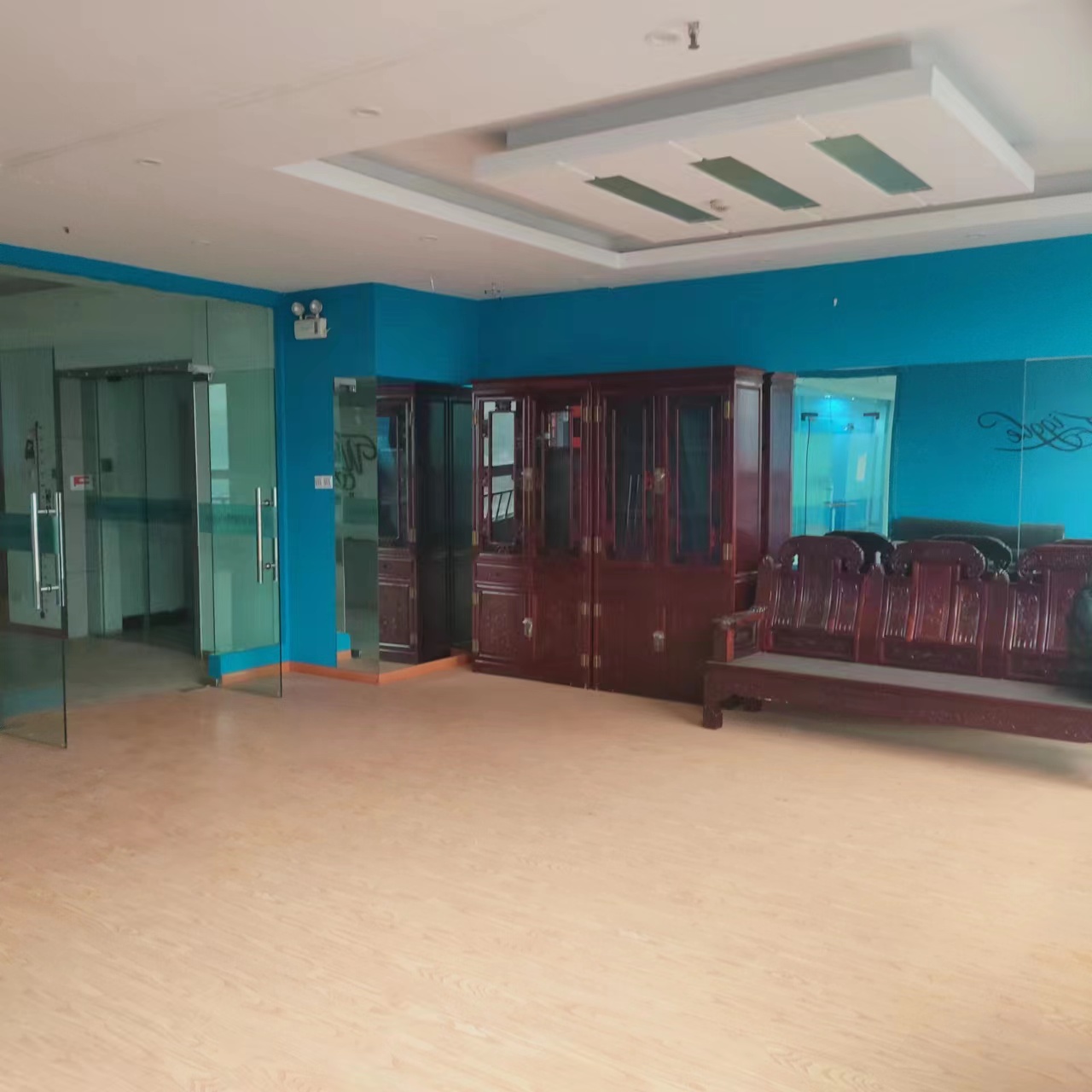 名都广场 3室1厅1卫 350m&sup2;
