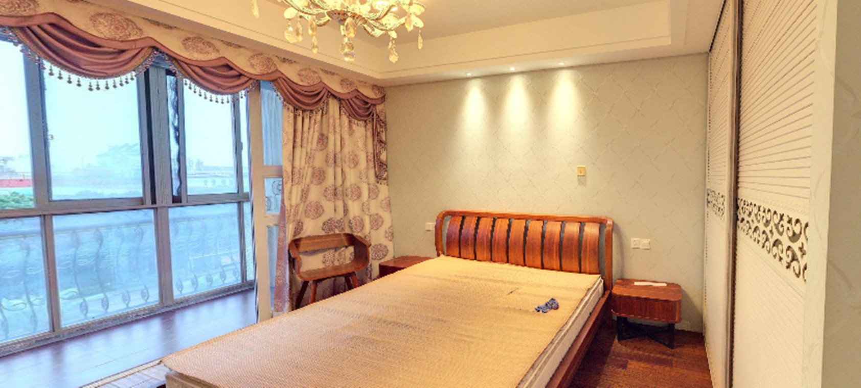 军山花园 3室2厅2卫 175.83m&sup2;