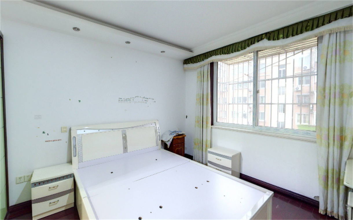星通花园 3室2厅1卫 140m&sup2;