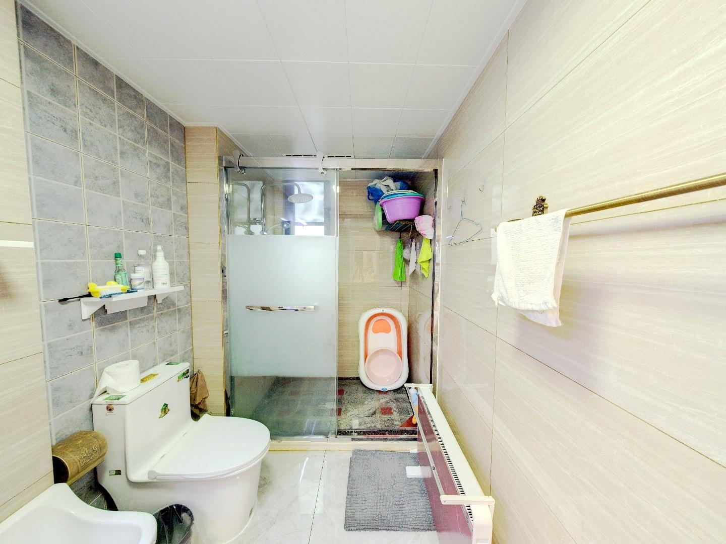 华强城 3室2厅1卫 120.72m&sup2;