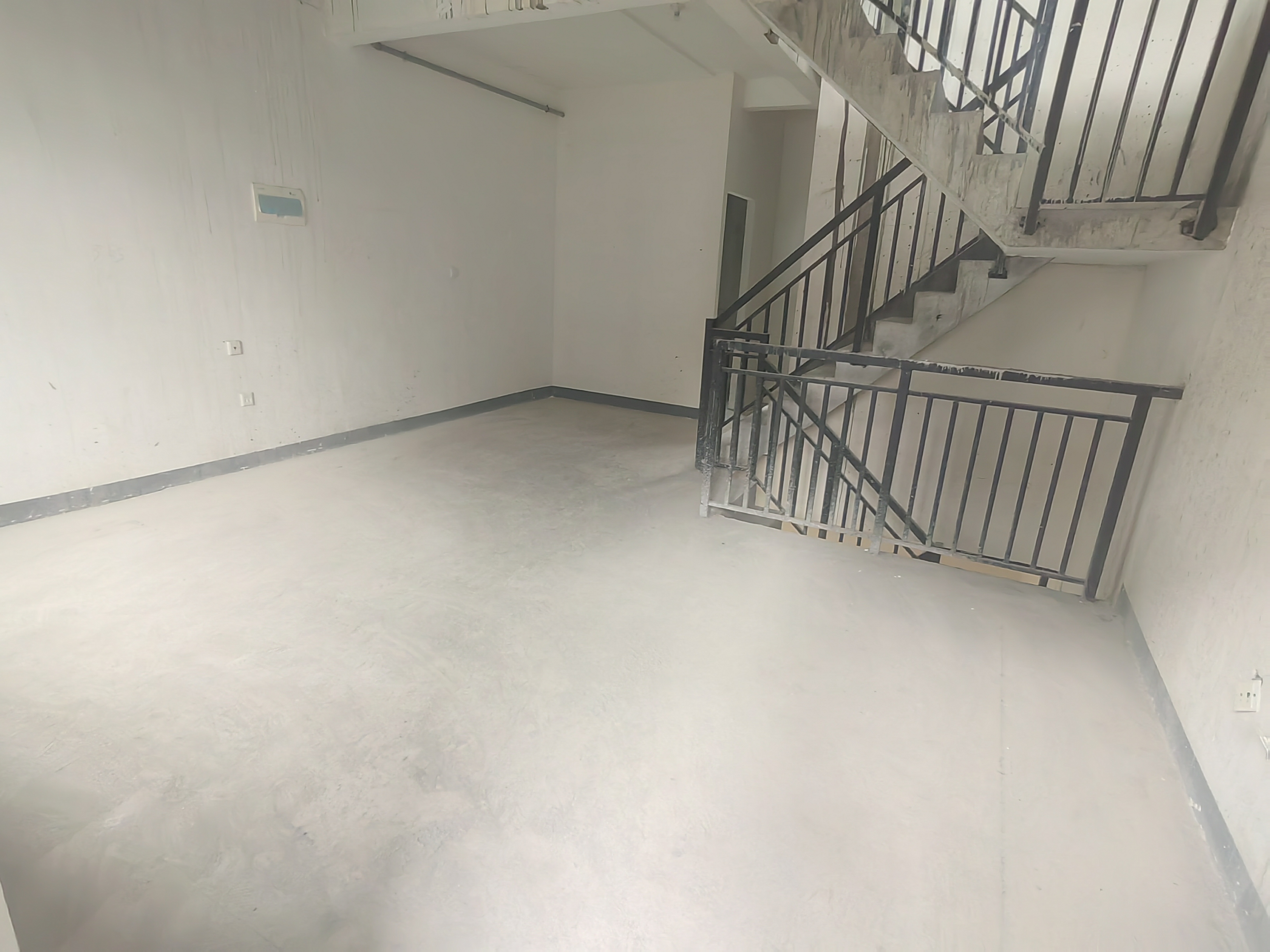 绿地新里城 2室2厅1卫 102.00m&sup2;