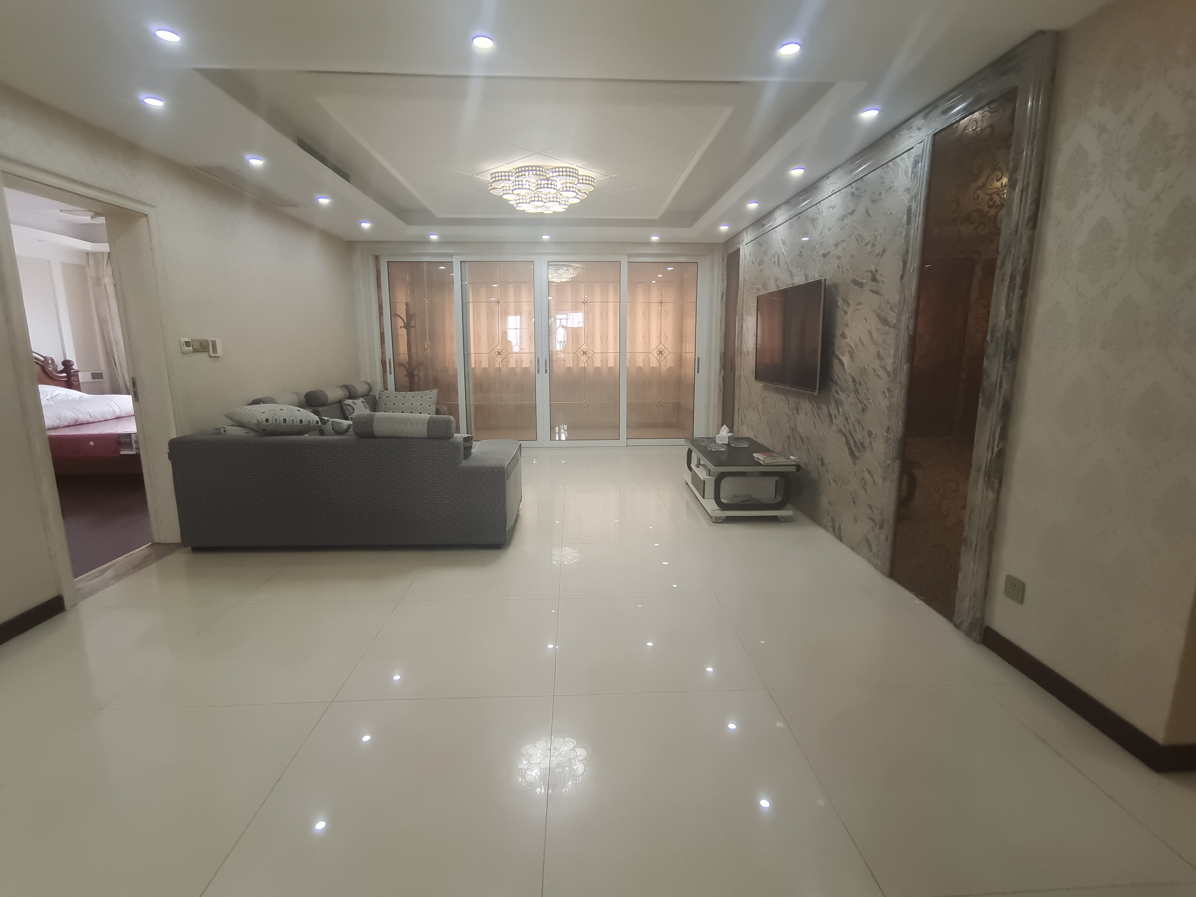 中港城皇家公寓 4室2厅2卫 159m²